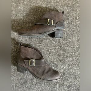 UGG Wright Belted Brown Suede Ankle Booties Size 6.5